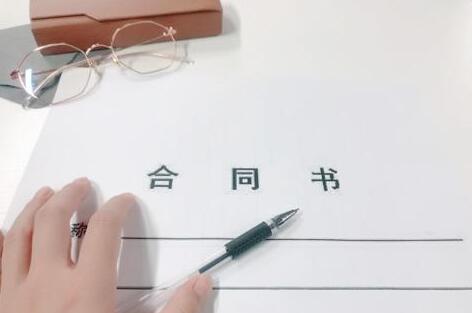 被迫签订有欺诈性的合同是否有效?签订买卖合同时如怎样才算胁迫?