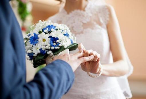没到结婚年龄生孩子会罚款吗?