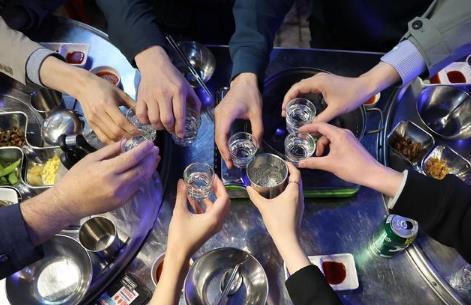 同桌饮酒承担责任的法律规定
