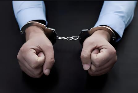 公务员被判缓刑是否开除公职?