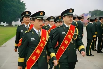 部队军官转业安置费补偿标准2025最新