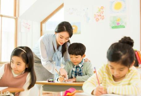 2026年农村教师退休工资标准新政策